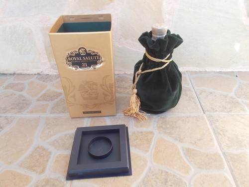 Royal salute scotch whisky - royal, en