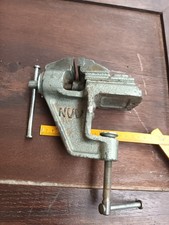 Ancien étau d'établi NVV 