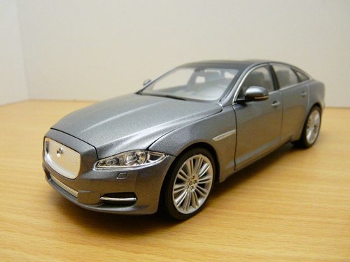 Jaguar anthracite 24 - anthracite, 1/24