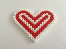 COEUR ROUGE ET BLANC PERLE A REPASSER HAMA DECORATION PIXEL ART