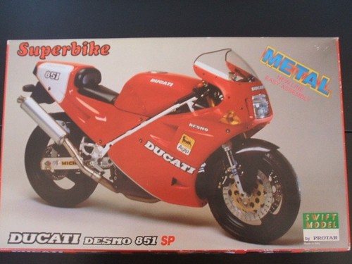 Maquette moto très beau - 1/9.,