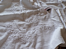 Linge ancien Tour de nappe en lin brodé de fleurs et de jours   ( ref 46 )