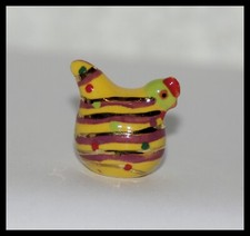 FÈVE EN PORCELAINE "POULE