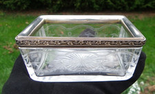 COUPE, POT EN CRISTAL GRAVÉ