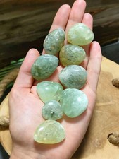 Pierre roulée en Préhnite