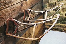 RARE PORTE SELLE CHEVAL EN FER FORGE et FONTE Fin 19 ème HARAS NORMANDIE