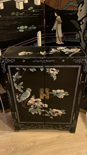 Petit meuble asiatique - , motifs