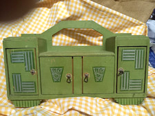 Bel ancien buffet de poupée