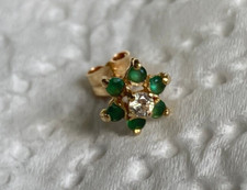 une mini boucle d oreille  or 750 emeraudes et zirconium ( vintage )