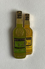 46 - Pin's 2 GREEN AND YELLOW CHARTER BOTTLES - ALCOHOL LIQUOR