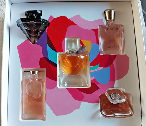 Coffret parfum avec 5 - parfum,