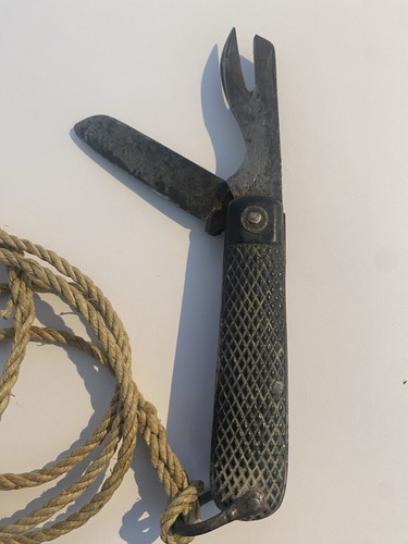 Couteau réglementaire - couteau,