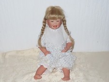 Poupée "Fille En Robe" Avec Des Tresses