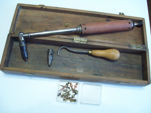 Ancien outil vétérinaire - outil,