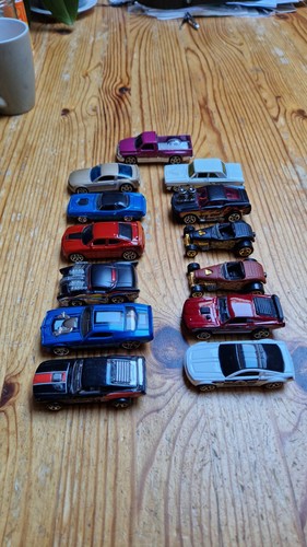 Hotwheels lot 13 voitures - 13,