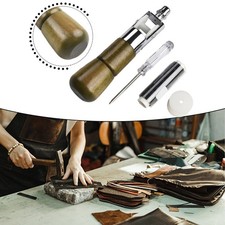 Machine à coudre à la main