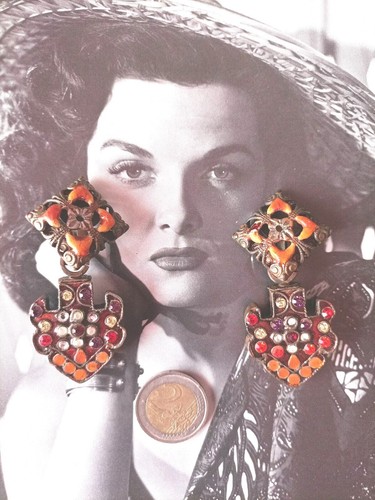 Boucles oreilles clips - d'oreilles, a