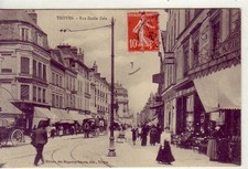 Old postcard 10 CHAMPAGNE TROYES Rue Emile Zola LIBRAIRIE GROCERY STORE shoes BENOIT 1923