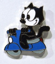 Pin's FELIX LE CHAT  scooter