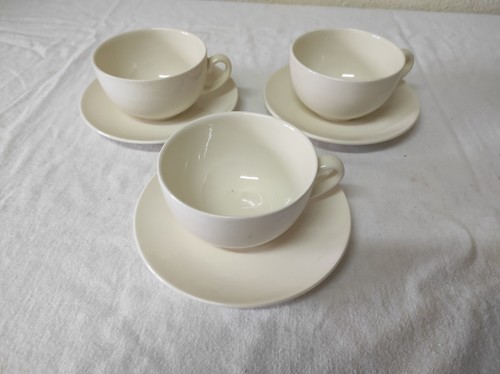 Tasses sous tasse à - 3,