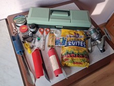 boite et matériel de pêche.