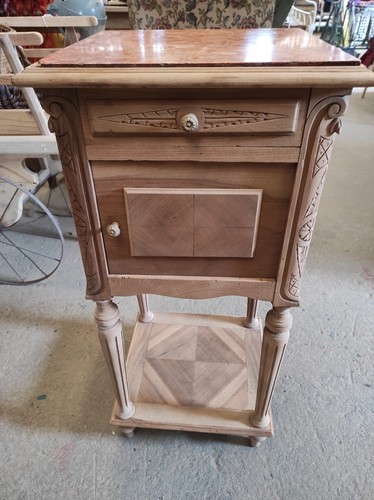 Ancien petit meuble - , en