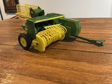 John Deere Hay Baler #585 Metal Toy Ertl Green