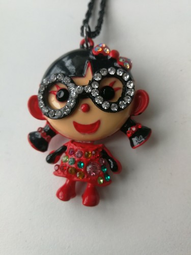 Pendentif articule fille - articule,