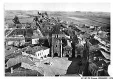 CY-BFP1-0636-47 - EN AVION AU-DESSUS DE BEAUVILLE - L'Eglise
