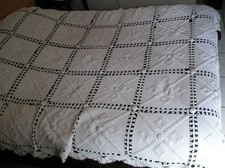 Dessus de lit ancien en coton crocheté