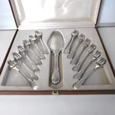 pelle a tarte et fourchettes a