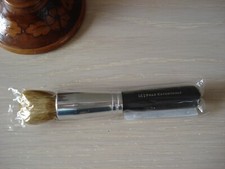 Pinceau Buki avec manche BAREMINERALS (14cm)