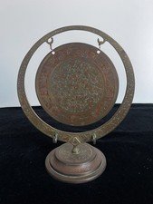 Ancien Gong De Table en laiton Massif Gravé Asie Tibet Liban Chine Inde? Vintage