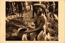 PC ETHNIC NUDES OUBANGUI CHARI - FEMME BOUBOU DEVANT L'URNE FUNÉRAIRE (a75638)