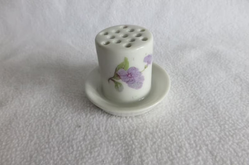 Ancien petit pique fleurs - , en