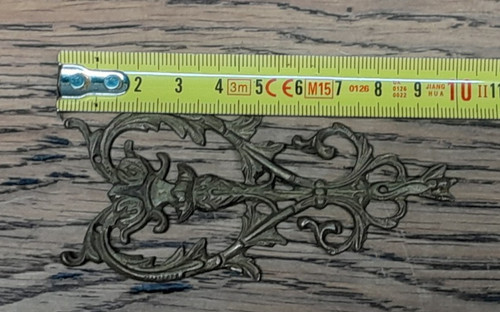 Ancien ornement bronze - un, en