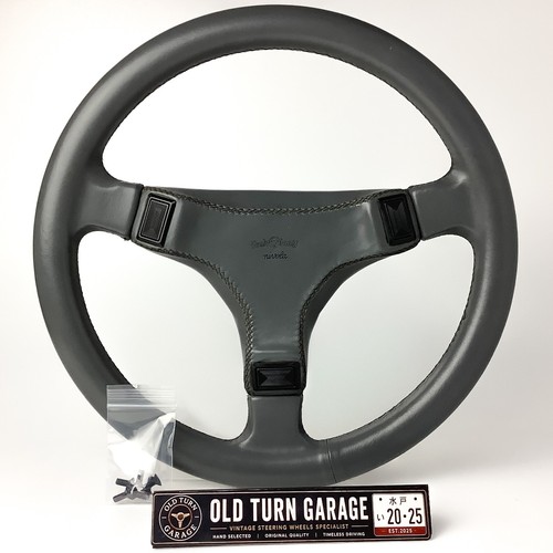 Rare volant cuir gris