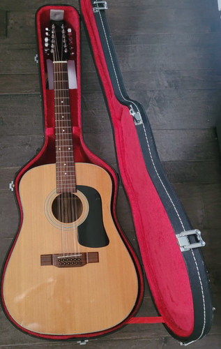 Washburn string acoustic - 12,