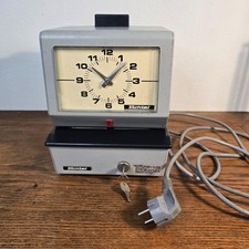 Ancienne pointeuse mécanique