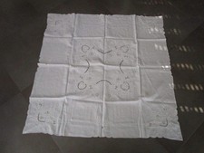 Nappe a thé ancienne brodée
