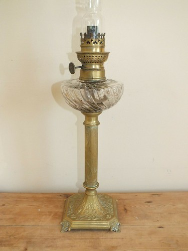 Lampe pétrole sur pied - à,