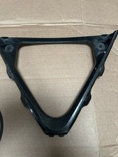 SUZUKI GSXR 1000 K5 K6 2005 2006 TRIANGLE FAIRING INFILL 94498-37H0 V CENTRE 