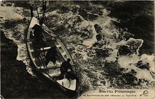 Old postcard BIARRITZ Le Canot Sauvetage en mer during the storm (411669)