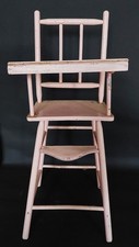 Chaise haute de poupée en bois peint rose années 50