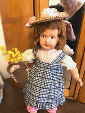 Adorable poupée ancienne