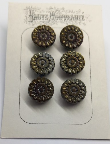 Anciens boutons verre sur - 6,