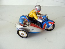 Moto avec Citécars en metal