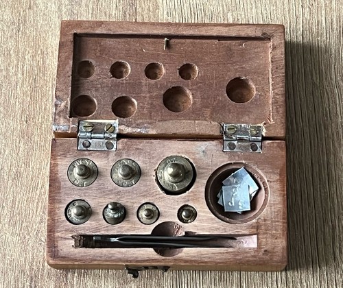 Ancien coffret poids - coffret,