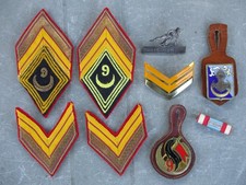 Rare ensemble insignes