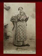 CPA 13 TYPES MARSEILLAIS - Une Poissonière endimanchée - LL n°285